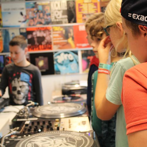 Workshop met museumbezoek K.O.M.: Word DJ - Haags Hiphop Centrum