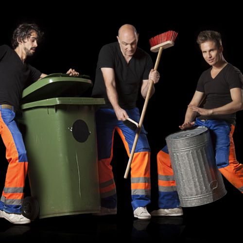 BETOVERING BUITEN - festival in de binnentuinen: Trommelen op rommel - De vuilnismannen