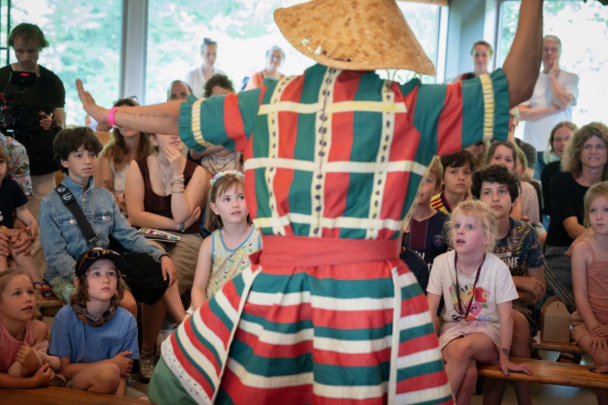 Sprookjesmodeshow met Th&eacute; Tjong-Khing - 